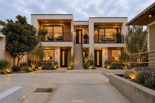 2221 Elsinore, Los Angeles, CA 90026 — photo 10 of 13
