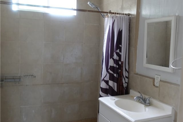 2221 Elsinore, Los Angeles, CA 90026 — photo 4 of 13
