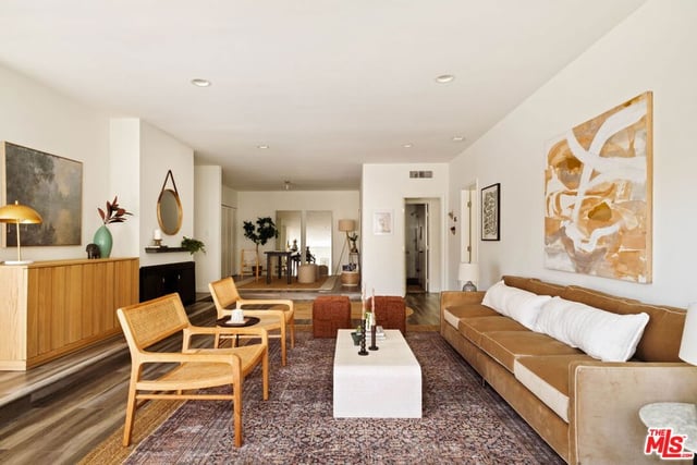 11820 Mayfield Avenue 105, Los Angeles, CA 90049 — photo 13 of 56