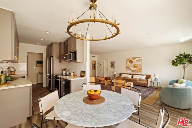 11820 Mayfield Avenue 105, Los Angeles, CA 90049 — photo 20 of 56