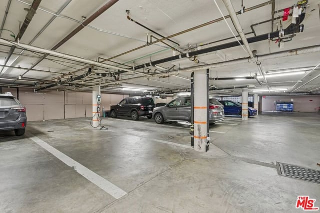 11820 Mayfield Avenue 105, Los Angeles, CA 90049 — photo 46 of 56