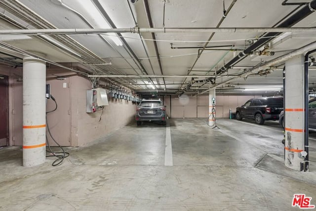 11820 Mayfield Avenue 105, Los Angeles, CA 90049 — photo 47 of 56
