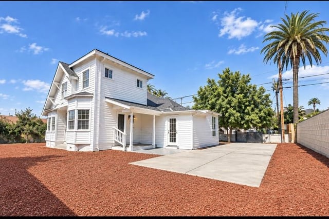 152 N Benton Way, Los Angeles, CA 90026 — photo 4 of 32