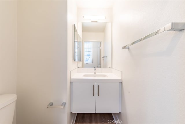 10736 Bloomfield Street, Toluca Lake, CA 91603 — photo 10 of 23