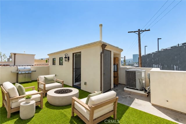 10736 Bloomfield Street, Toluca Lake, CA 91603 — photo 21 of 23