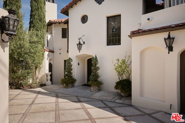 1588 Viewsite Drive, Los Angeles, CA 90069 — photo 3 of 35