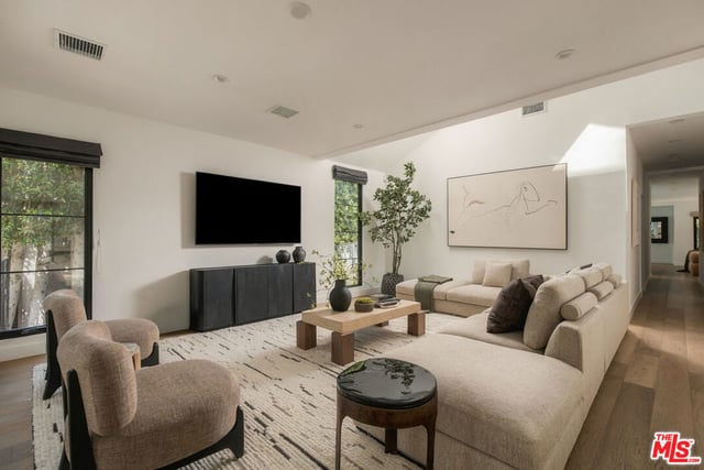 343 N Alfred Street, Los Angeles, CA 90048 — photo 10 of 34