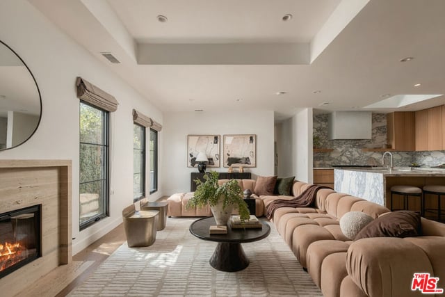 343 N Alfred Street, Los Angeles, CA 90048 — photo 4 of 34