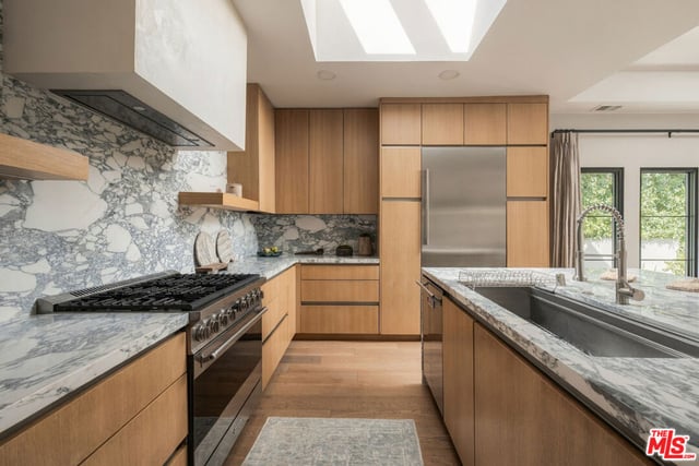 343 N Alfred Street, Los Angeles, CA 90048 — photo 7 of 34