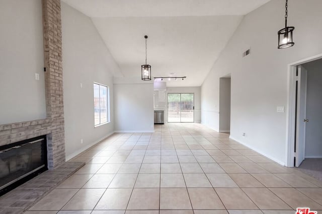 545 Spruce Court, Palmdale, CA 93550 — photo 8 of 18