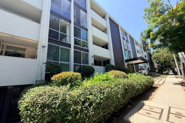 1015 N Kings Rd 309, West Hollywood, CA 90069 — photo 17 of 33
