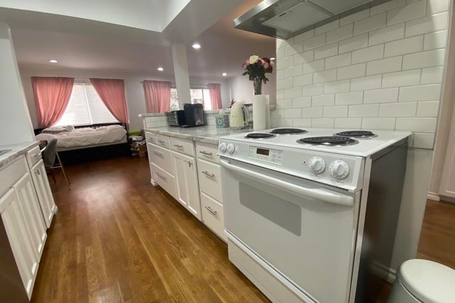 1015 N Kings Rd 309, West Hollywood, CA 90069 — photo 24 of 33