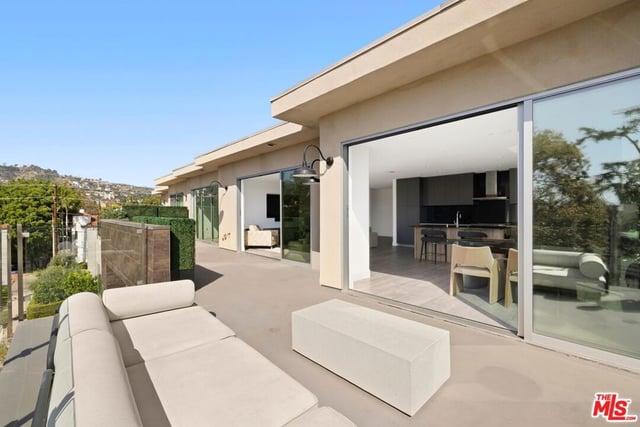 728 N Sweetzer Avenue 402, West Hollywood, CA 90069 — photo 10 of 23