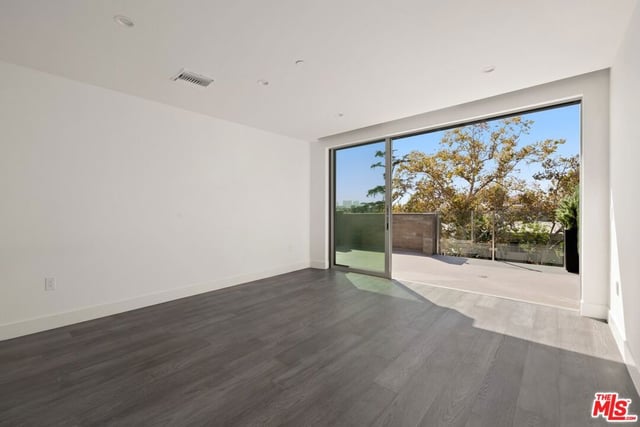 728 N Sweetzer Avenue 402, West Hollywood, CA 90069 — photo 13 of 23
