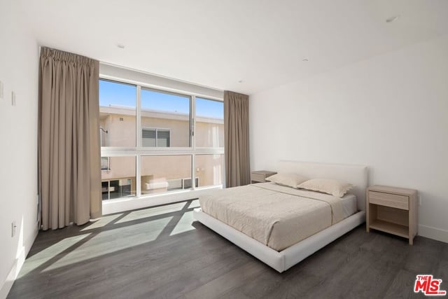 728 N Sweetzer Avenue 402, West Hollywood, CA 90069 — photo 15 of 23