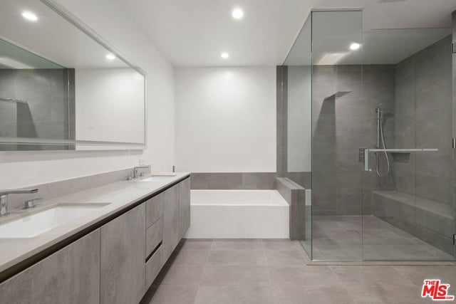 728 N Sweetzer Avenue 402, West Hollywood, CA 90069 — photo 16 of 23
