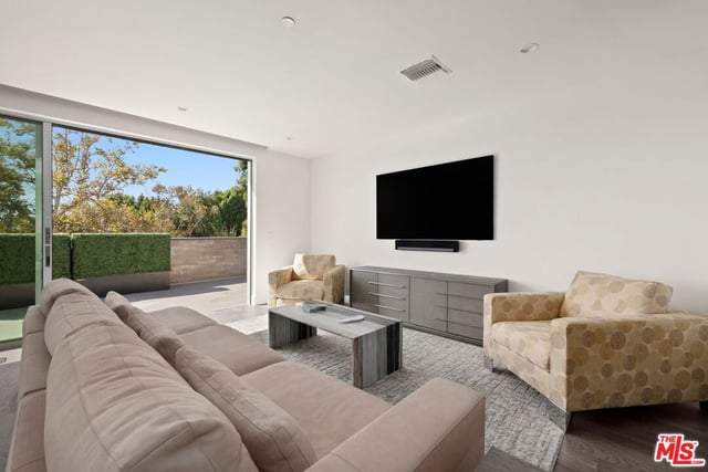728 N Sweetzer Avenue 402, West Hollywood, CA 90069 — photo 4 of 23