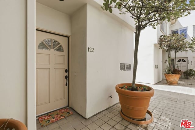 11110 Camarillo Street 122, North Hollywood, CA 91602 — photo 30 of 44