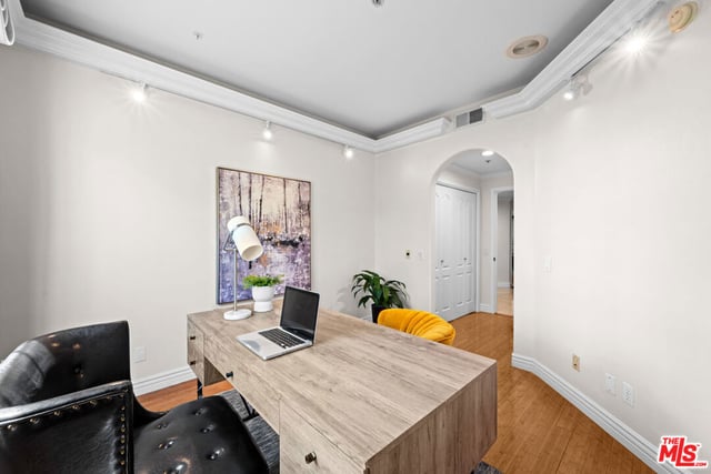 7218 Hillside Avenue 202, Los Angeles, CA 90046 — photo 13 of 26