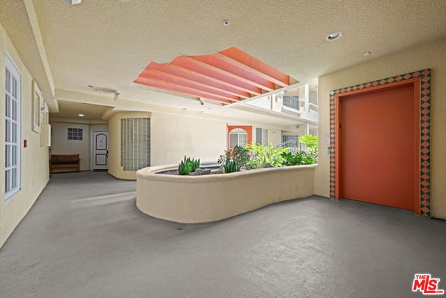 7218 Hillside Avenue 202, Los Angeles, CA 90046 — photo 19 of 26