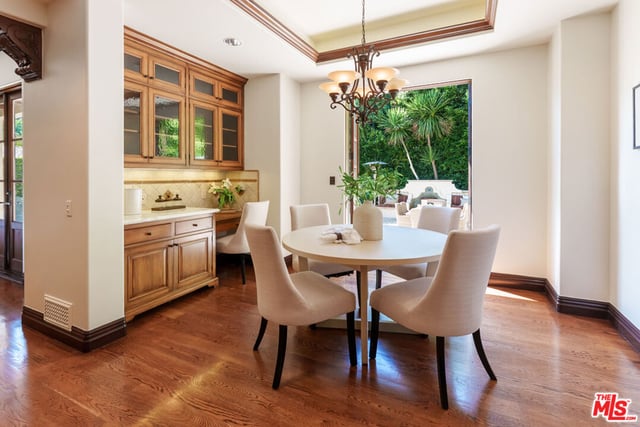 509 S Gretna Green Way, Los Angeles, CA 90049 — photo 8 of 17