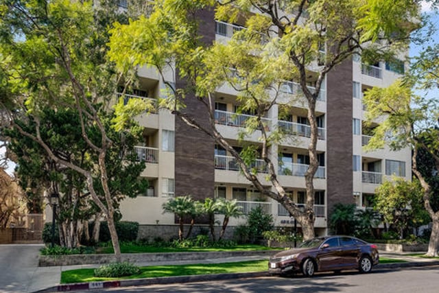 441 N Oakhurst Drive 304, Beverly Hills, CA 90210 — photo 14 of 18