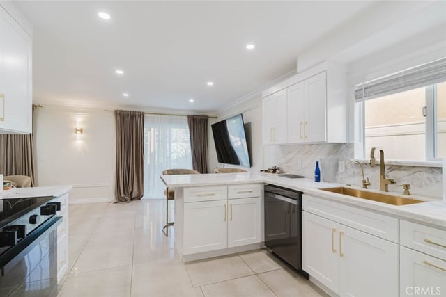 9231 1/2 Cedros Avenue, Panorama City, CA 91402 — photo 11 of 32