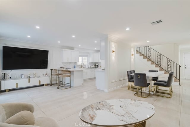 9231 1/2 Cedros Avenue, Panorama City, CA 91402 — photo 4 of 32