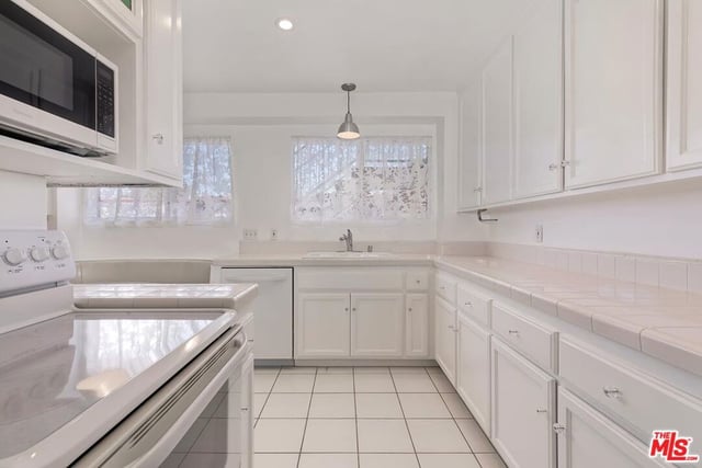 951 16th Street 3, Santa Monica, CA 90403 — photo 16 of 29