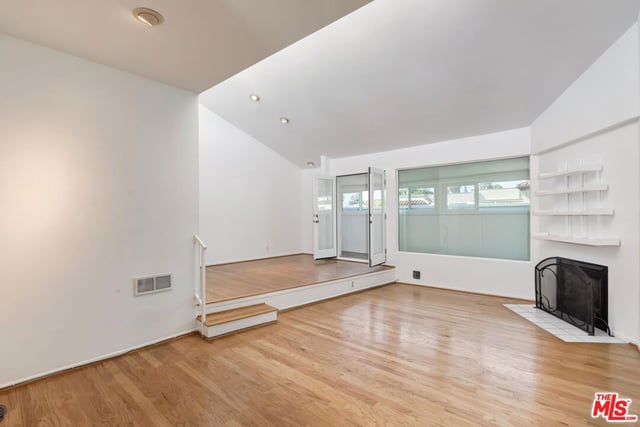 951 16th Street 3, Santa Monica, CA 90403 — photo 3 of 29
