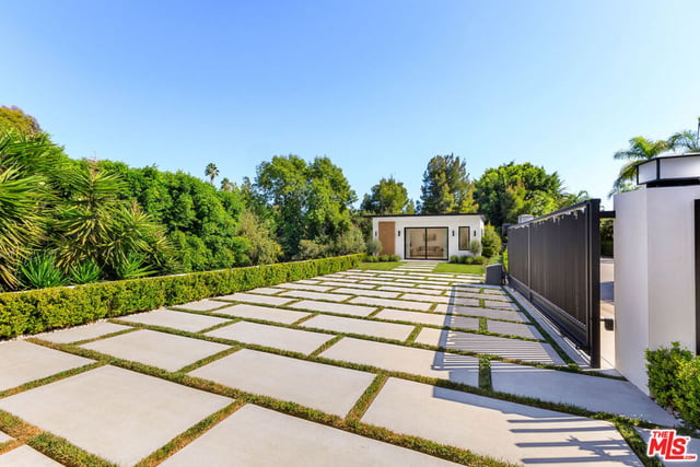 1124 Summit Drive, Beverly Hills, CA 90210 — photo 26 of 30