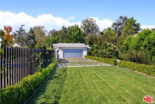 1124 Summit Drive, Beverly Hills, CA 90210 — photo 29 of 30