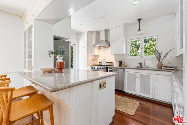 150 Arlington Drive, Pasadena, CA 91105 — photo 16 of 37