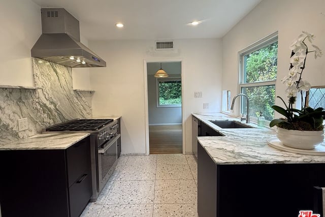 9816 EASTON Drive, Beverly Hills, CA 90210 — photo 9 of 18