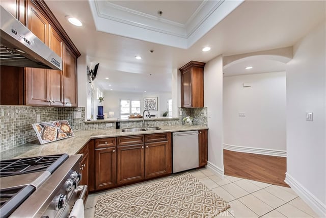 12026 Hoffman Street 201, Studio City, CA 91604 — photo 9 of 31