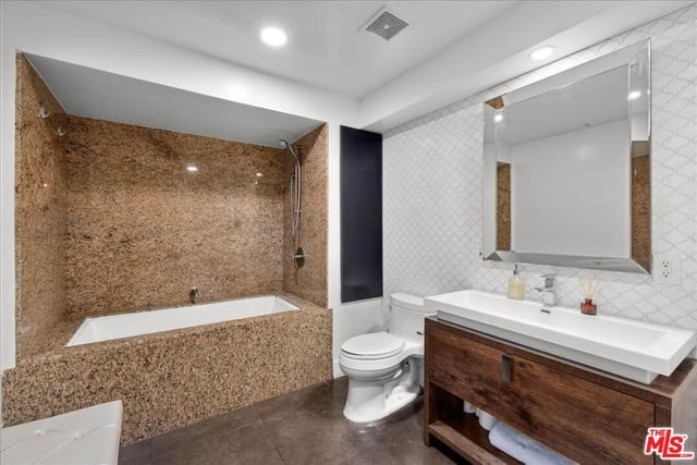 120 S Hewitt Street 6, Los Angeles, CA 90012 — photo 14 of 32