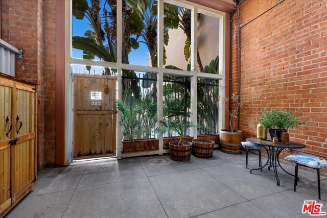 120 S Hewitt Street 6, Los Angeles, CA 90012 — photo 22 of 32