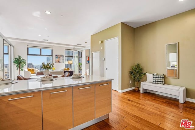 801 S Grand Avenue 1712, Los Angeles, CA 90017 — photo 17 of 45
