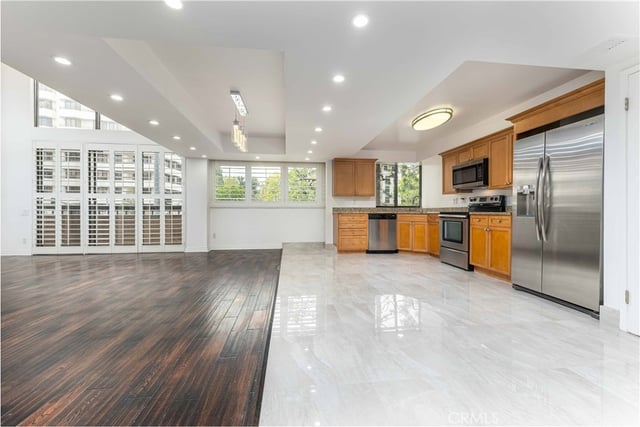 10590 Wilshire Boulevard 305, Los Angeles, CA 90024 — photo 5 of 38