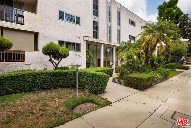 12955 Riverside Drive 203, Sherman Oaks, CA 91423 — photo 16 of 20