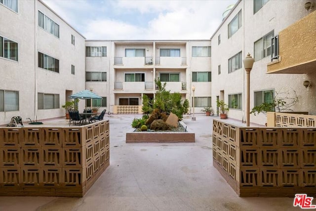 12955 Riverside Drive 203, Sherman Oaks, CA 91423 — photo 19 of 20