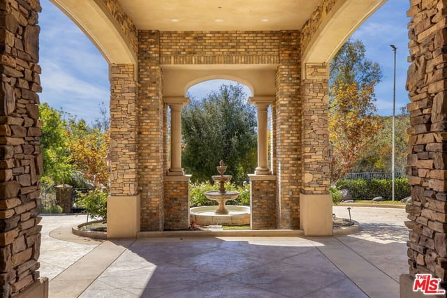 710 Rancho Dos Vientos Drive, Thousand Oaks, CA 91320 — photo 4 of 44