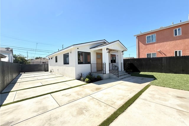 236 E E 99th, Los Angeles, CA 90003 — photo 4 of 33