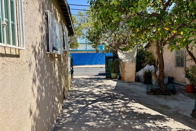 4065 Wadsworth, Los Angeles, CA 90011 — photo 6 of 29