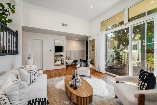 340 N Clybourn Avenue, Burbank, CA 91505 — photo 2 of 35