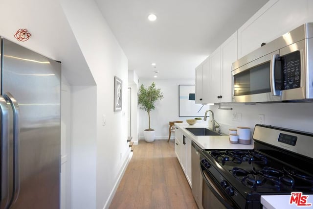 5806 Waring Avenue 7, Los Angeles, CA 90038 — photo 10 of 41