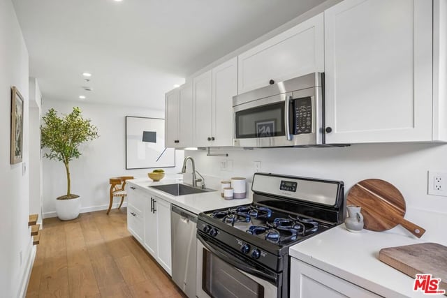5806 Waring Avenue 7, Los Angeles, CA 90038 — photo 11 of 41