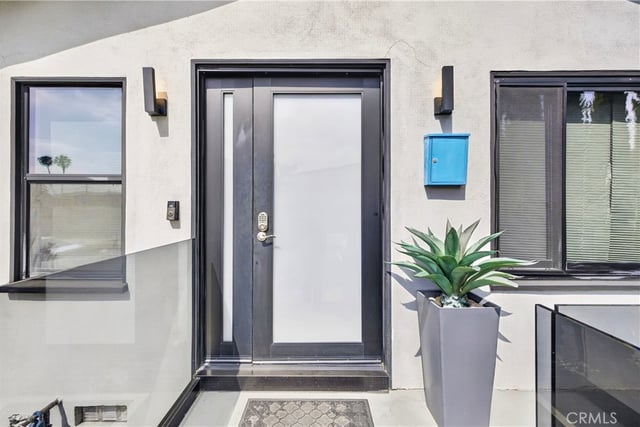 2615 Clyde, Los Angeles, CA 90016 — photo 2 of 25