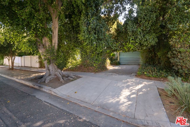 4480 Colbath Avenue, Los Angeles, CA 91423 — photo 3 of 13