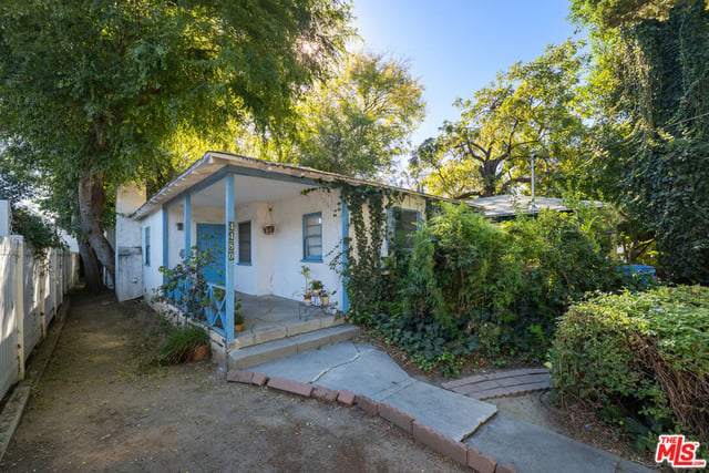 4480 Colbath Avenue, Los Angeles, CA 91423 — photo 4 of 13